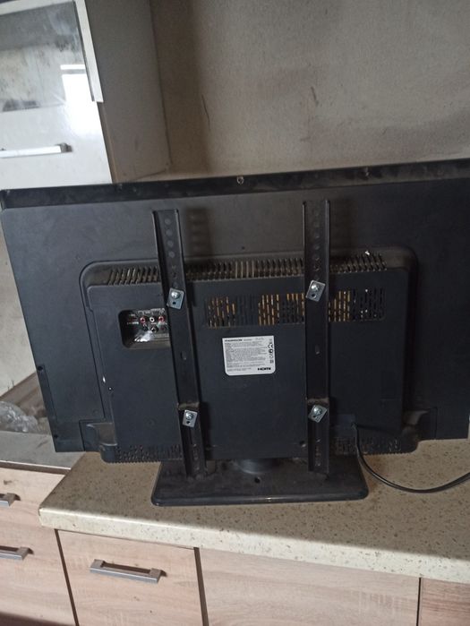 Telewizor Thomson 32Hu2253 na części