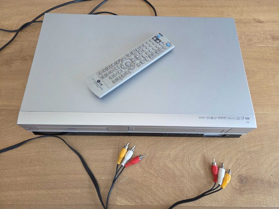 Odtwarzacz DVD i VHS marki LG V280