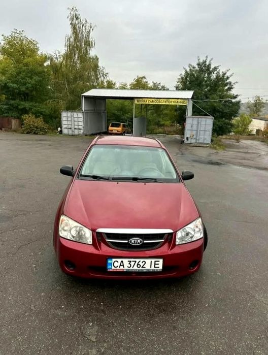 Продам власний Kia Cerato.