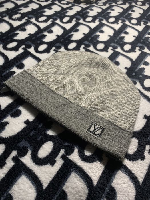 Gorro + Cachecol LV Cinza Claro (C/ Caixa)