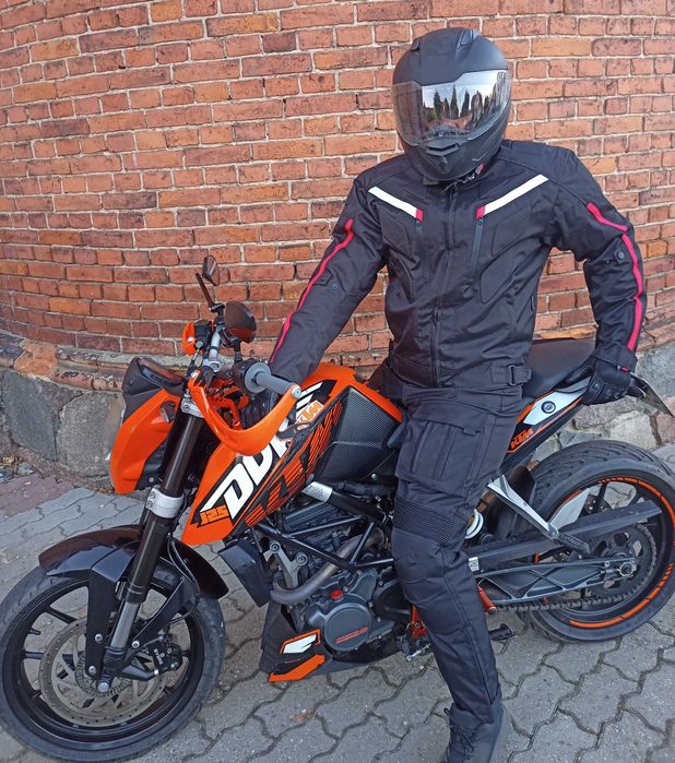 Kombinezon Na Motocykl Czerwone wstawki Spinany Bezpieczny Wodoodporny