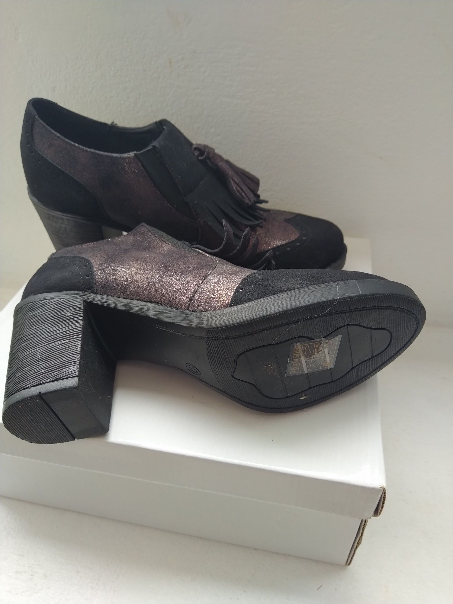 Sapatos pretos, muito elegantes - Tamanho 37 - Novos!