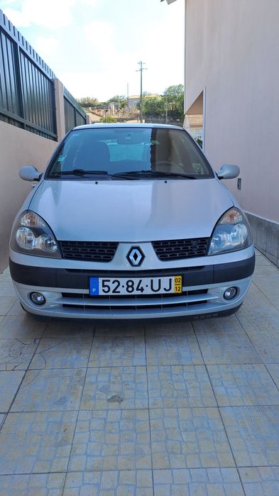 Renault Clio Cinza