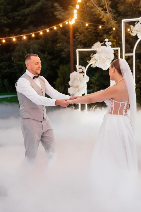 Весільний костюм