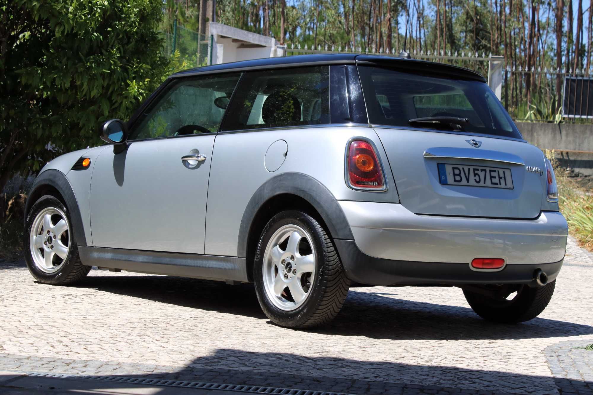 MINI Cooper D 1.6 110CV (135€/Mês - 84 meses)