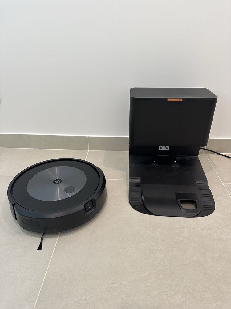 Aspirador iRobot Roomba j7+ c/ base p/ esvaziamento auto e mapeamento