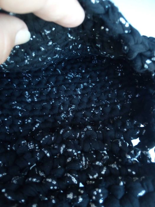 Bolsa de mão artesanal, em trapilho, usada