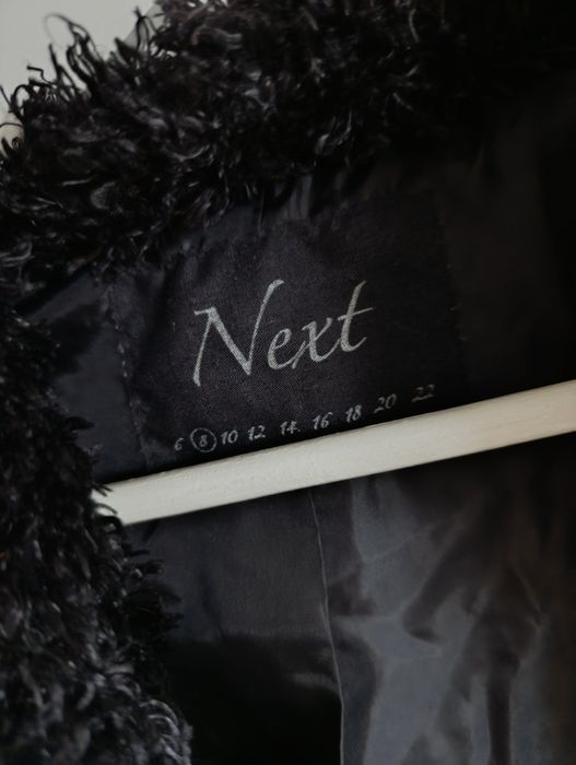 Czarna krótka narzutka z rękawem 3/4