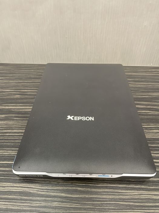 Як новий. Сканер Epson V19