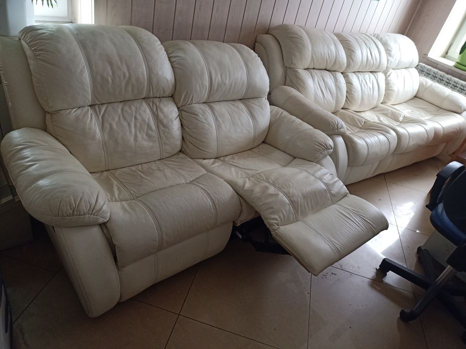 Dwie kanapy + fotel relax- skórzane kolor krem śmietanka