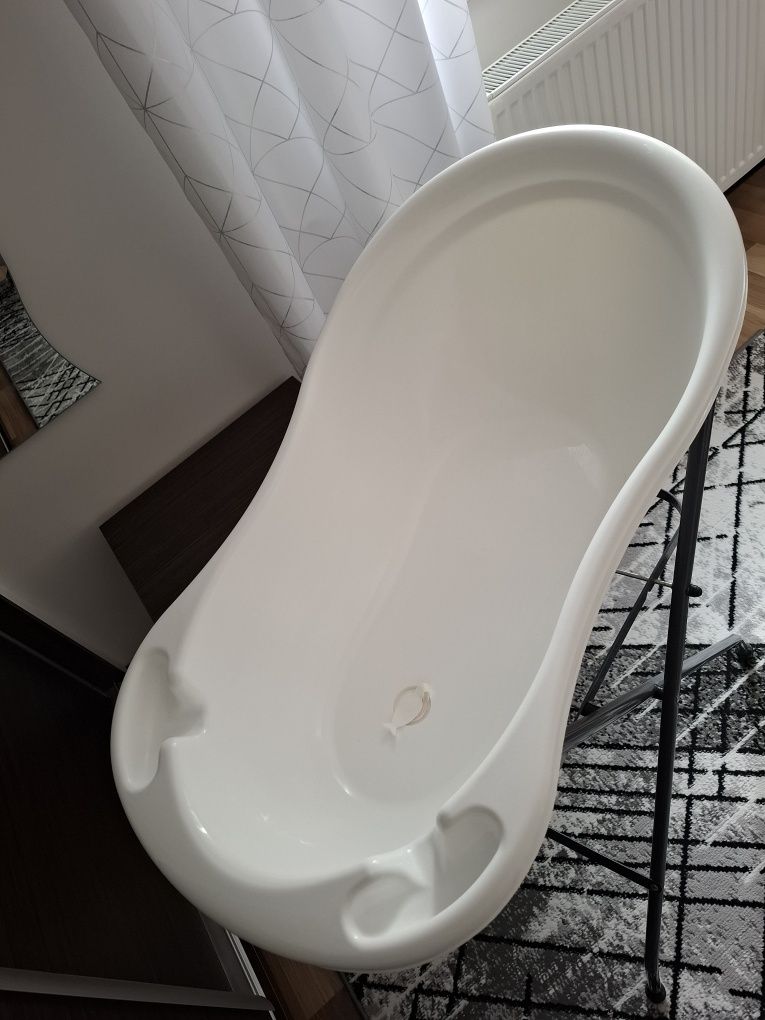 Wanienka ze stelażem.