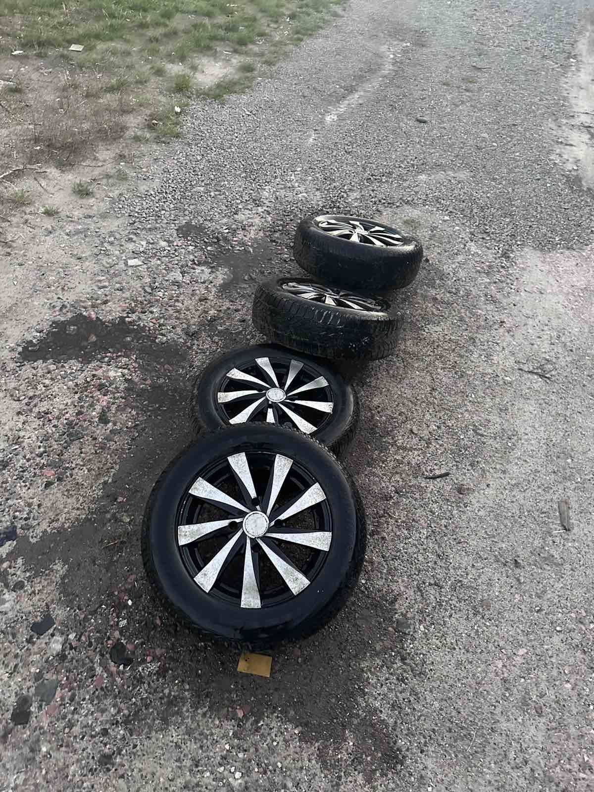 Продам зимню резину Goodyear UltraGrip Ice 185.65.14 розбалтовка 114.3