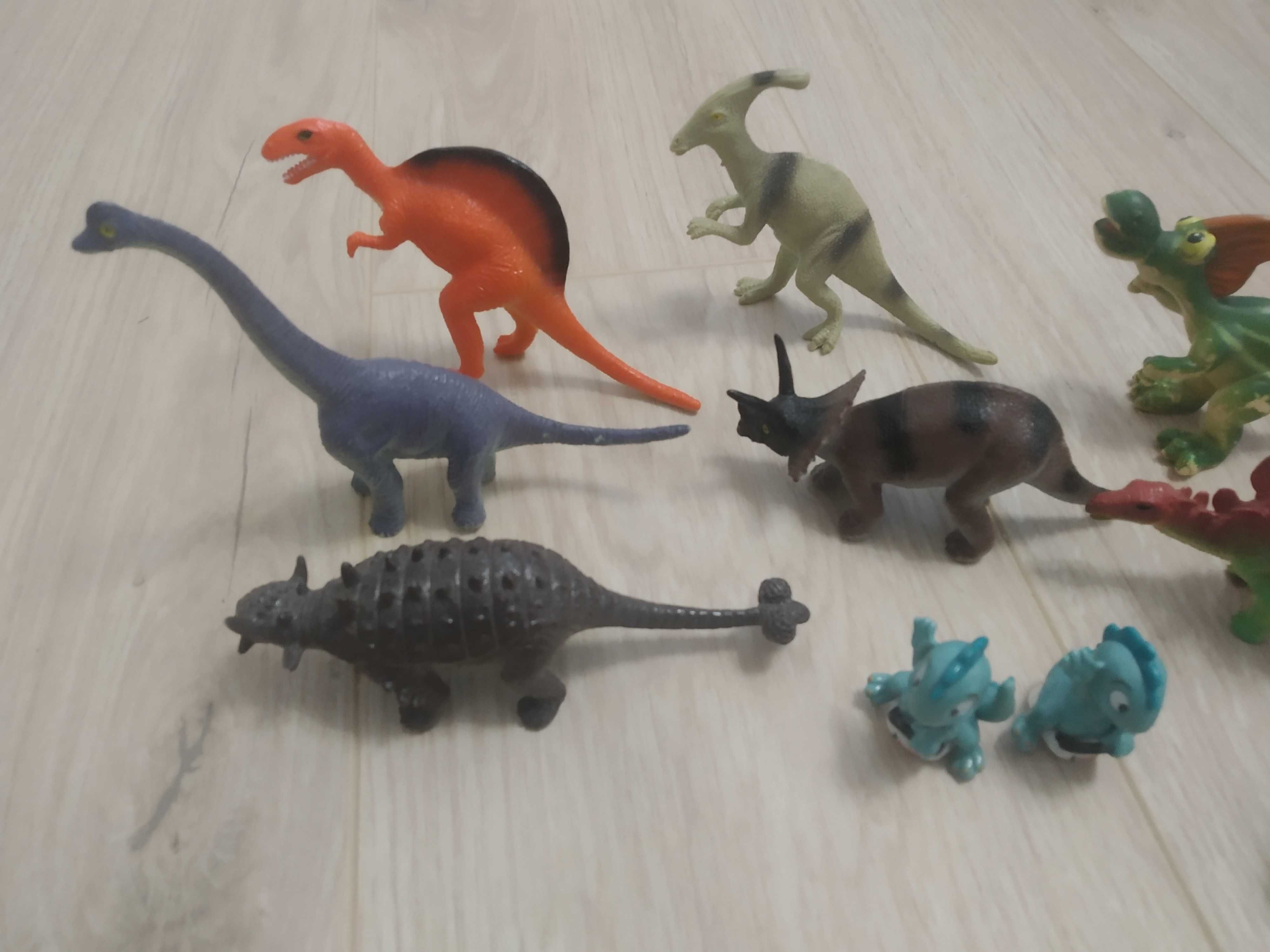 Dinozaury figurki