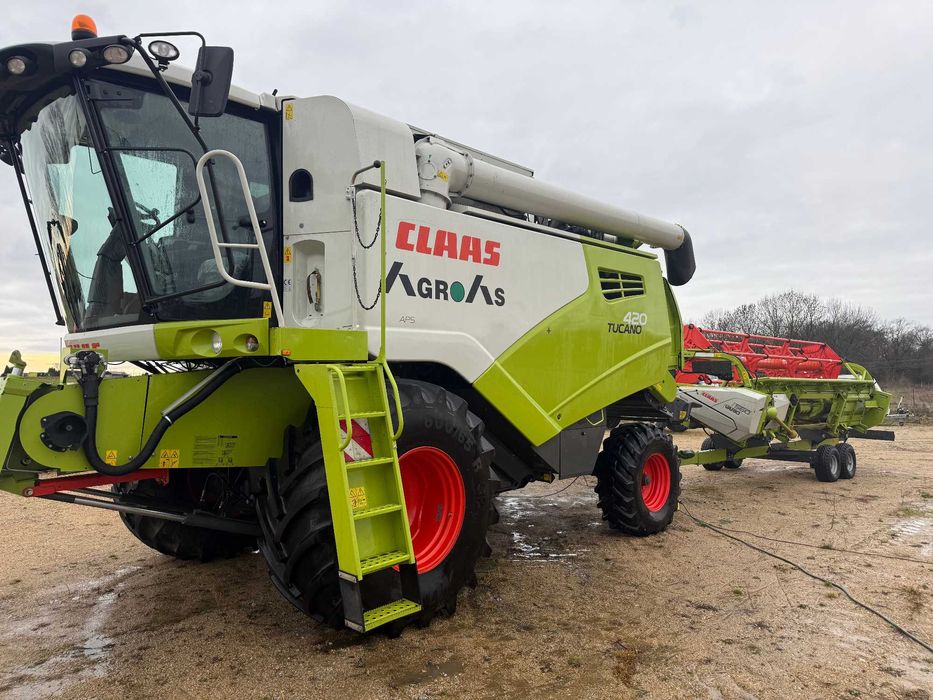 Kombajn Claas Tucano 420 + heder Vario V560