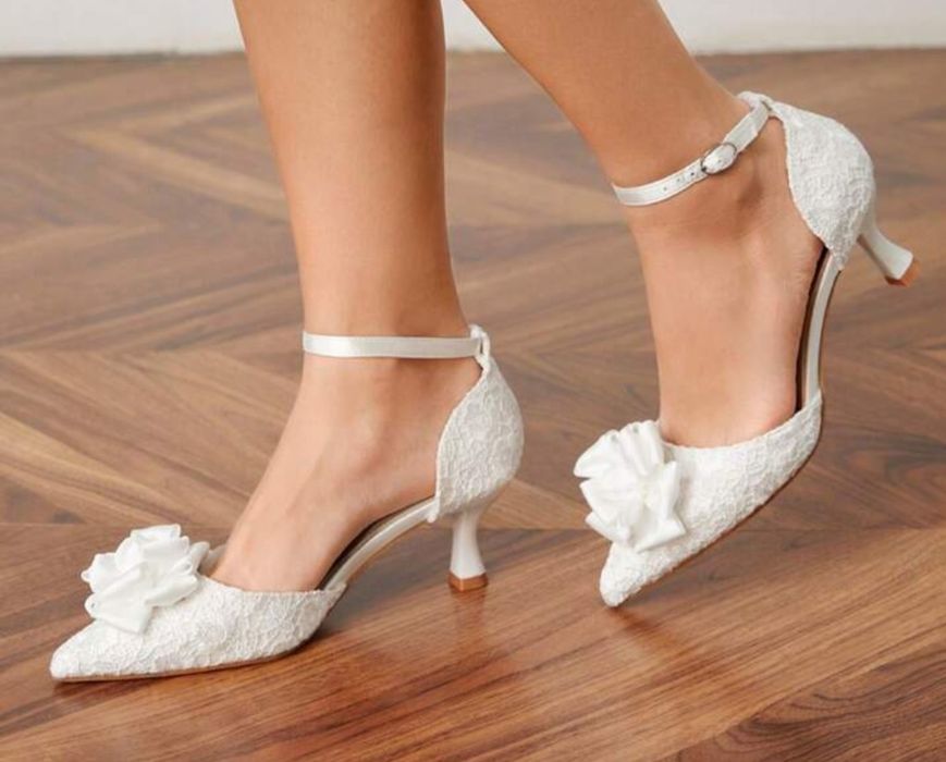 Buty białe ślubne z kokardą