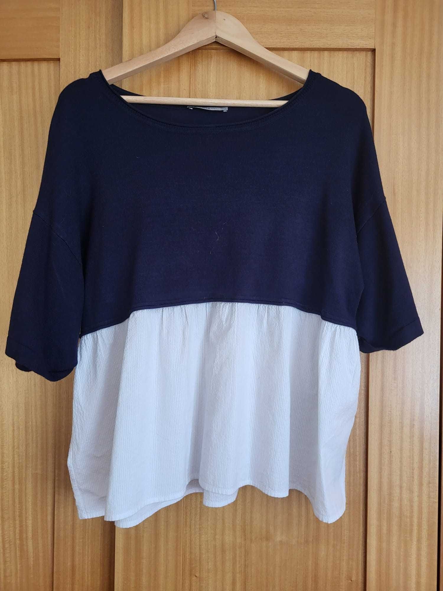 T-shirt azul e branca Zara