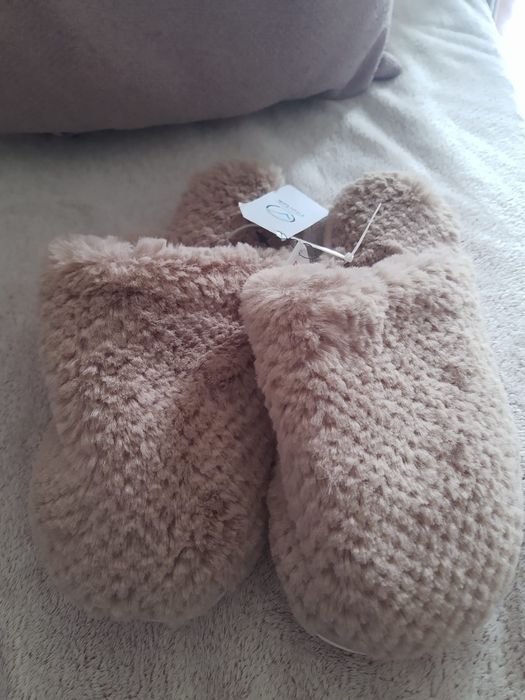 Nowe kapcie damskie