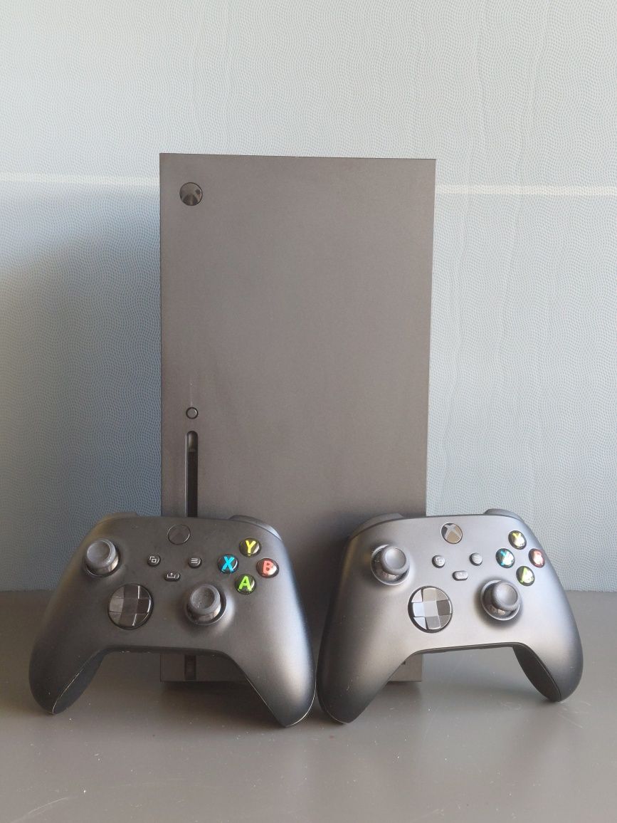Konsola Xbox Series X 1TB z napędem i dodatkowym padem