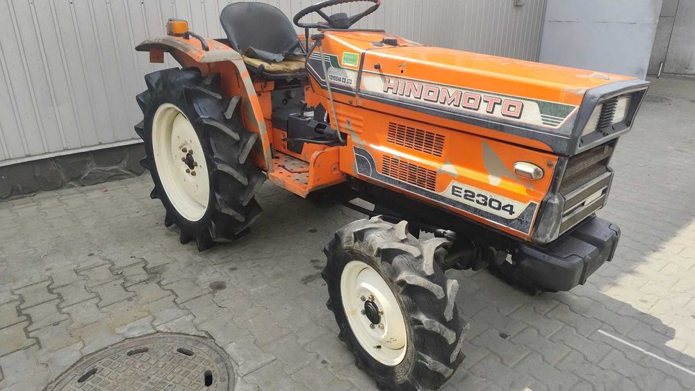 Japoński traktorek Hinomoto E2304 4x4 23KM Super stan
