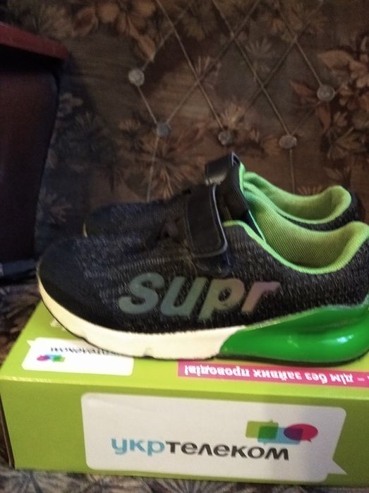 Продам дитячі кросівки