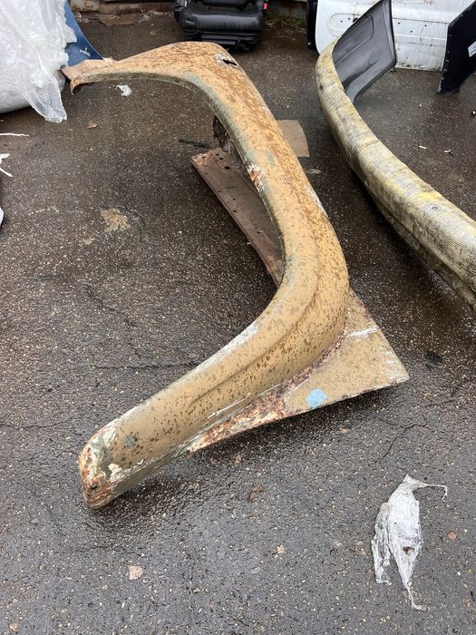 Крыло зил 130 левое водительское в наличии.