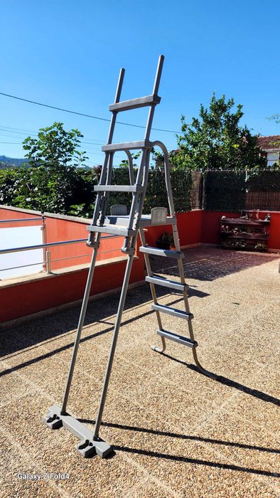 Escada para piscina.