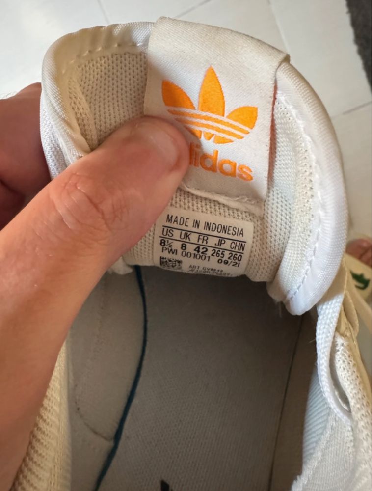 Tenis adidas brancos
