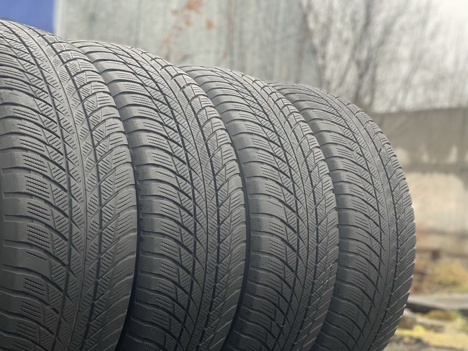 Шини Зимові 4шт 225/60 R18 Bridgestone Blizzak Lm001