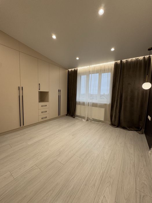 ПРОДАЖ просторої квартири з новим ремонтом