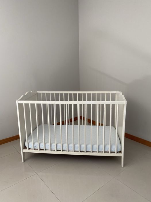 Berço de bebê do IKEA.