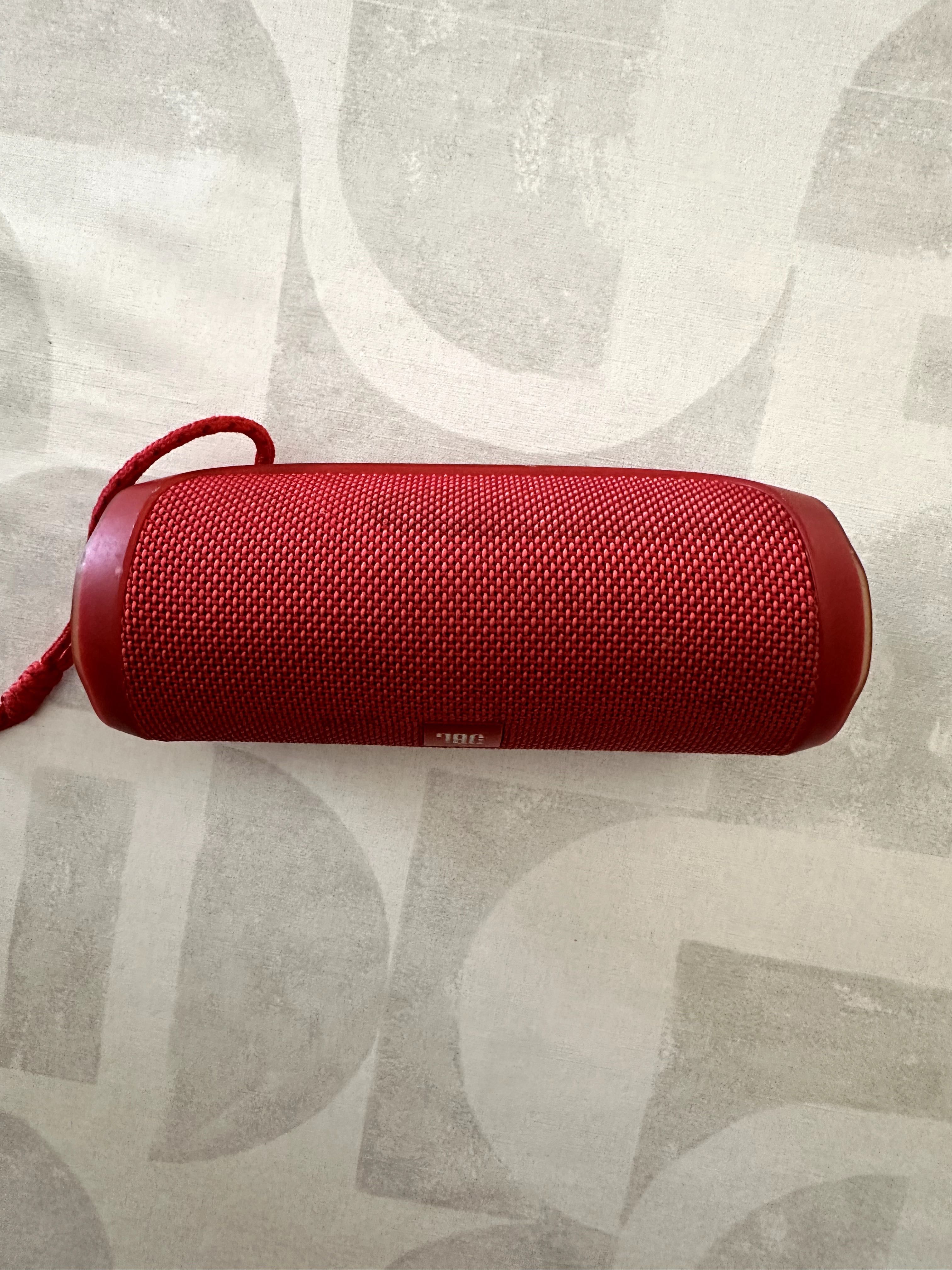 JBL Flip 4 coluna Bluetooth resistente (Alguns sinais de uso normal)
