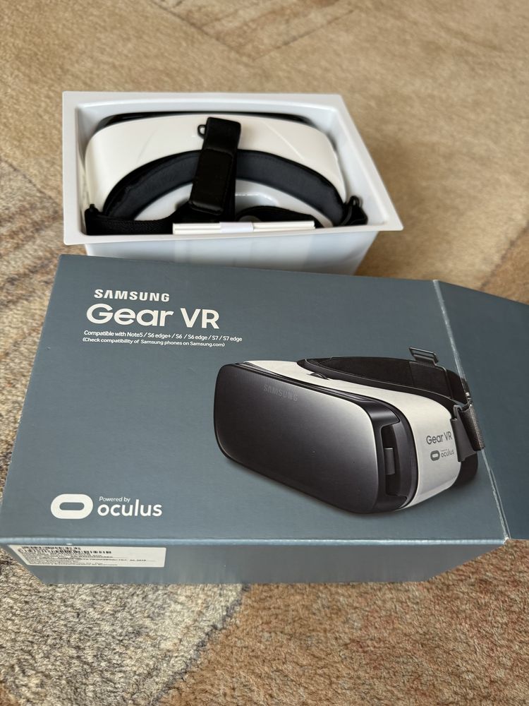 Окуляри віртуальної реальності  Samsung Gear VR (SM-R322)