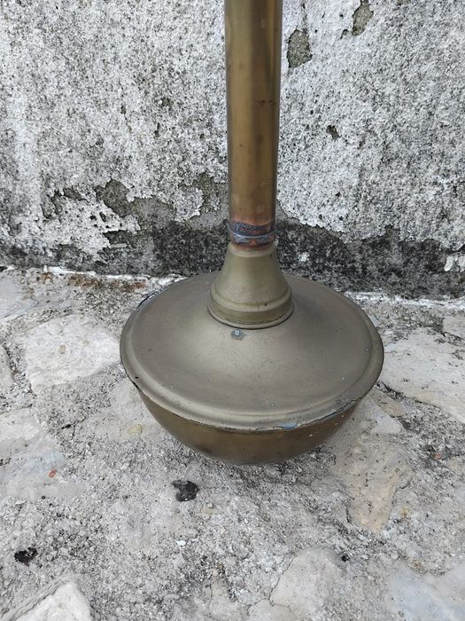 Cinzeiro de pé em latão