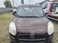 Fiat Doblo z uszkodzonym silnikiem