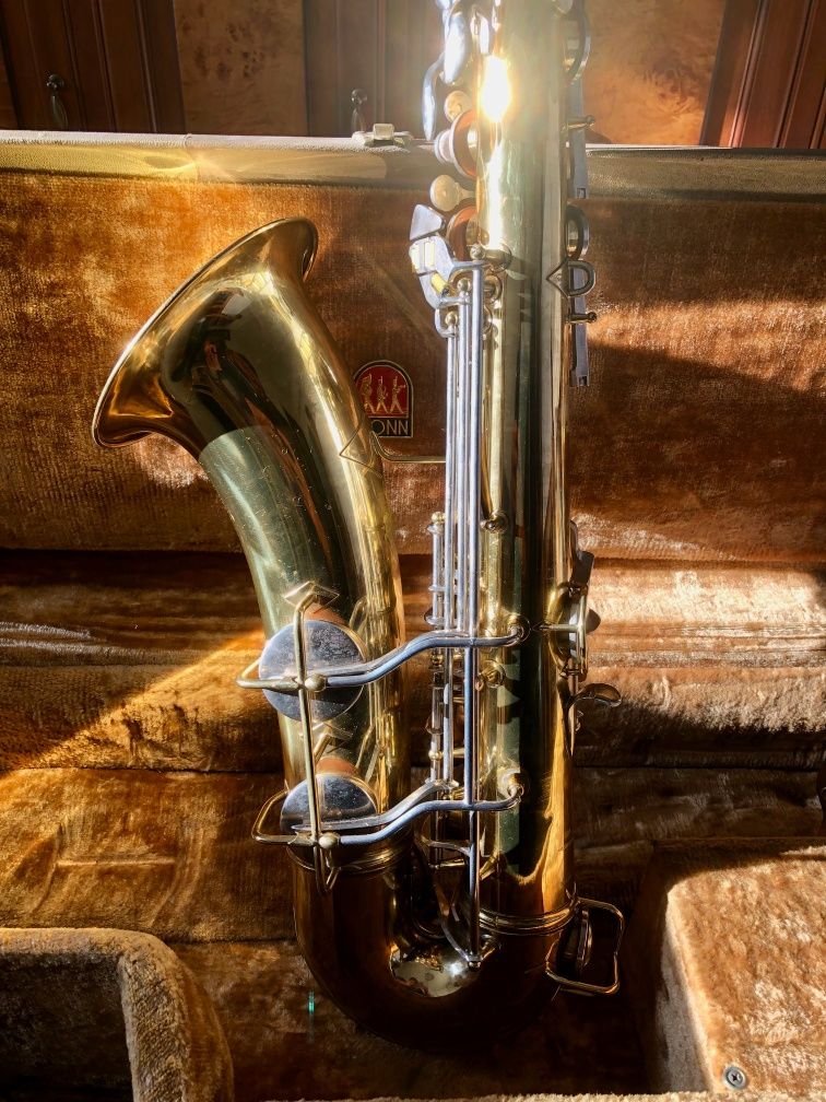 Saxofone tenor Conn 10M naked lady