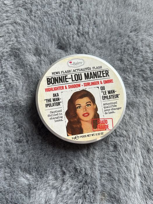 Rozświetlacz do twarzy z lusterkiem The Balm Bonnie-Lou Manzier