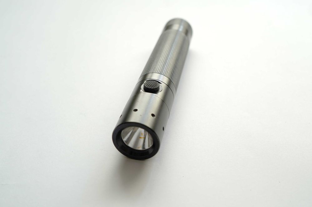 Ліхтарик з функцією павербанку