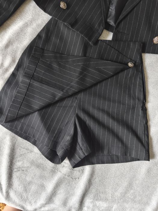 Костюм жіночий у смужку