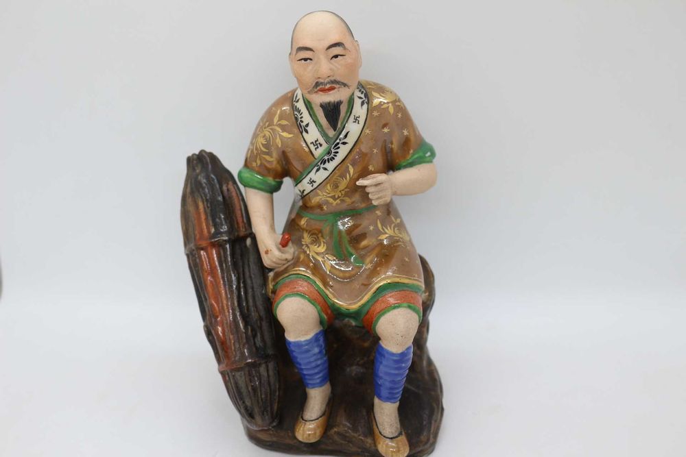 Escultura em Porcelana Chinesa Pintada Mão 18 cm