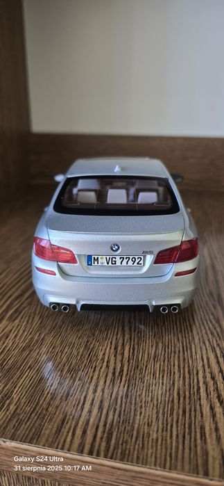 Bmw M5 F10 1:18 Full Open firmy Paragon