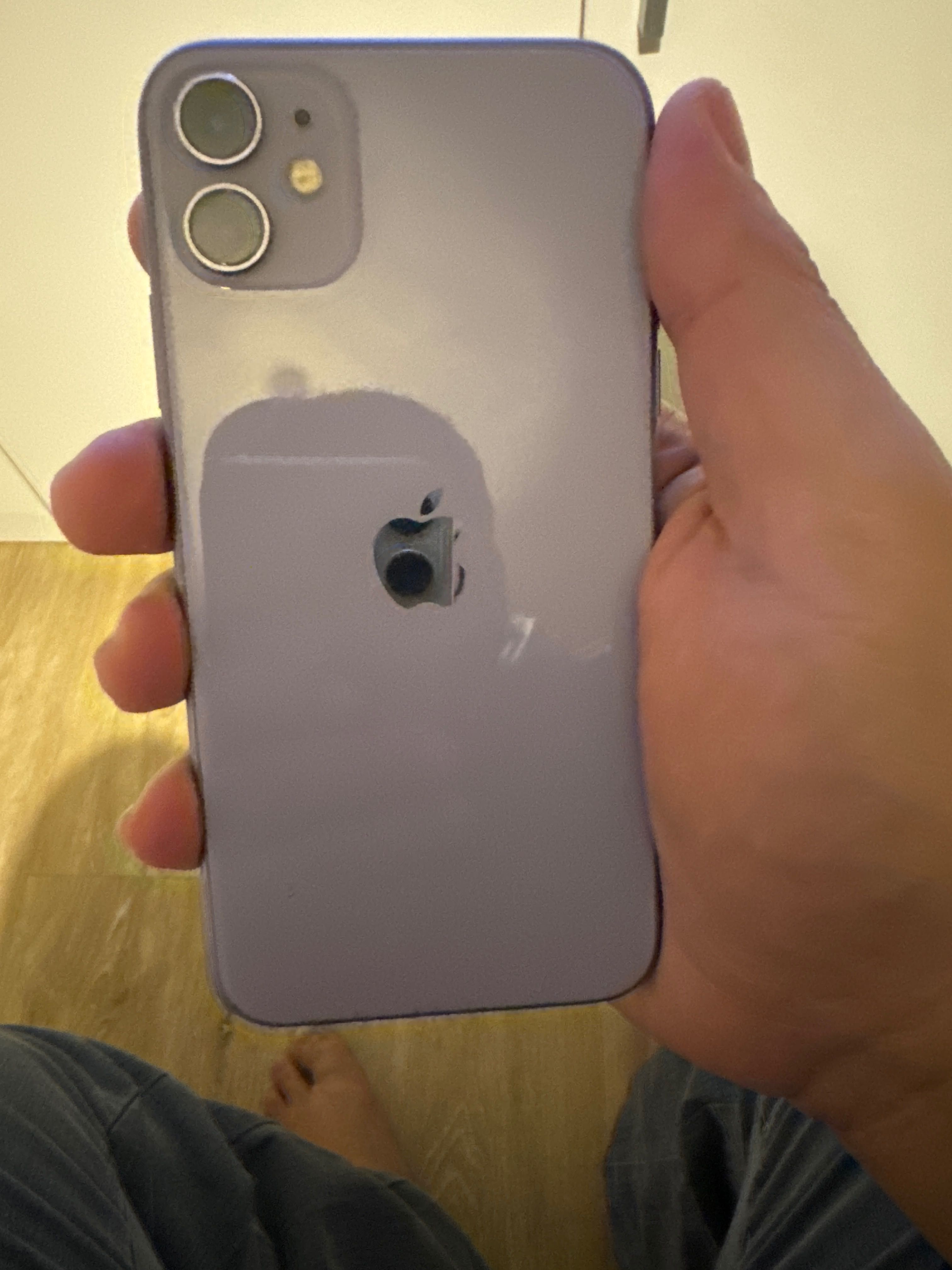 IPhone 11 lilás 64GB