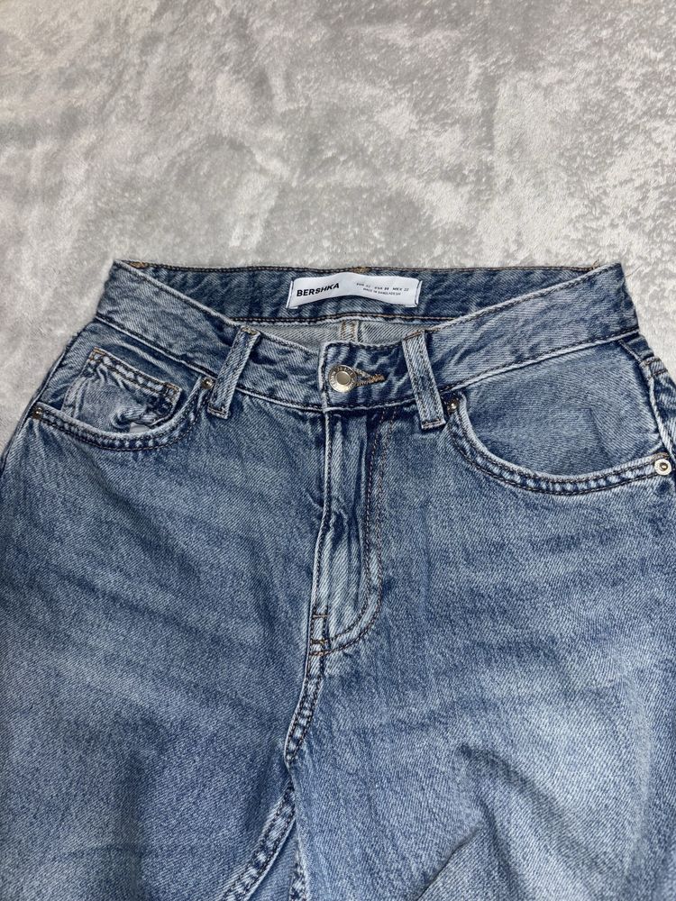 Spodnie jeansowe Bershka damskie r. 32
