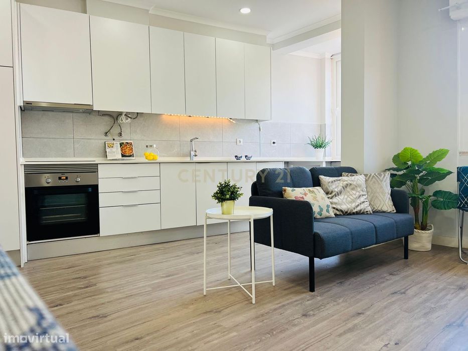 T2 METRO Amadora Este, (linha azul)