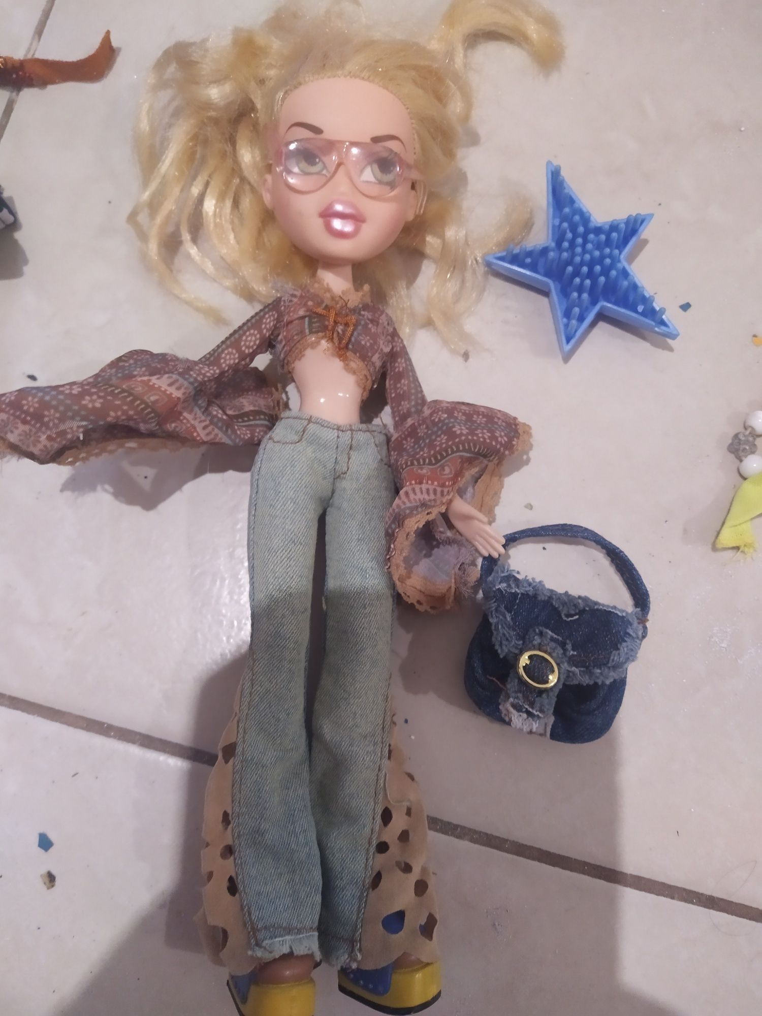 Кукла Bratz с одеждой , обувью и аксессуарами