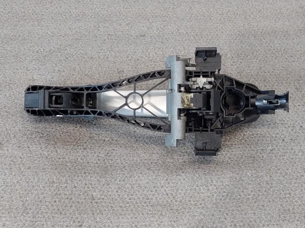 Puxador porta trás esquerdo VOLVO V50 (MW)