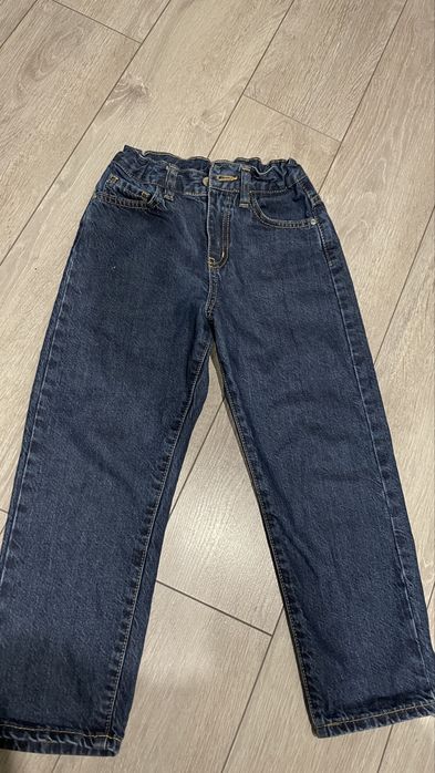 Джинси темно синього кольору