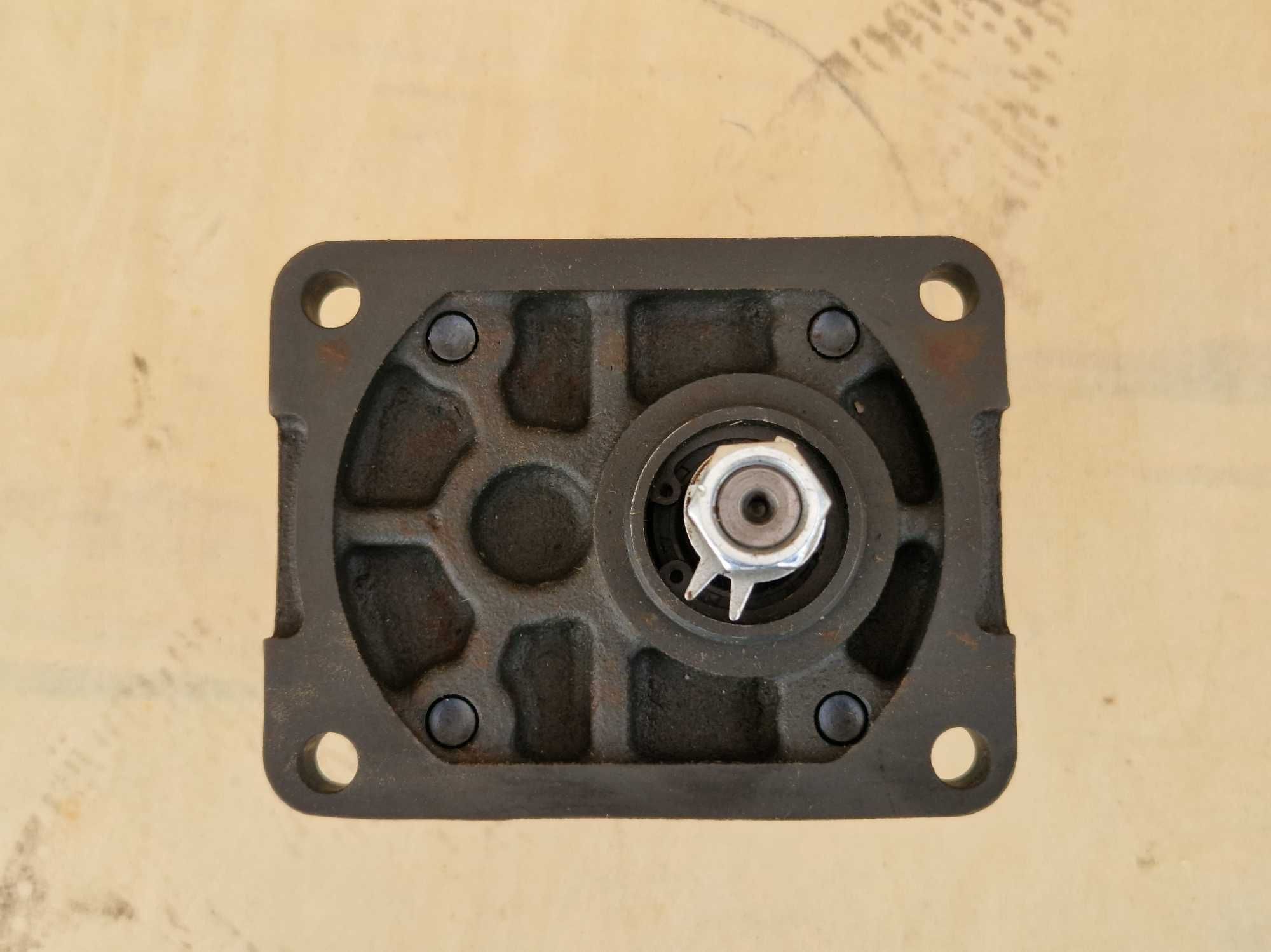 Pompa hydrauliczna zębata HYDROLIDER 4cm3/obr/ 6l/ min