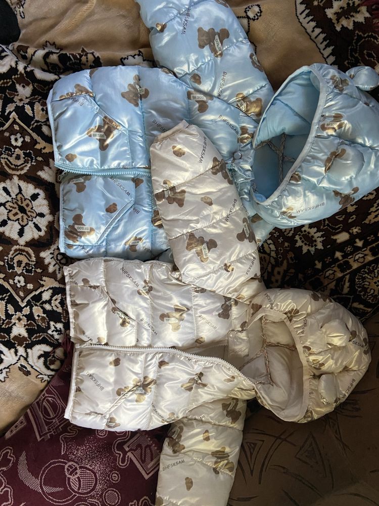 Продам дитячий одяг. Плаття 98. Куртки 100. Комбінезон 98.