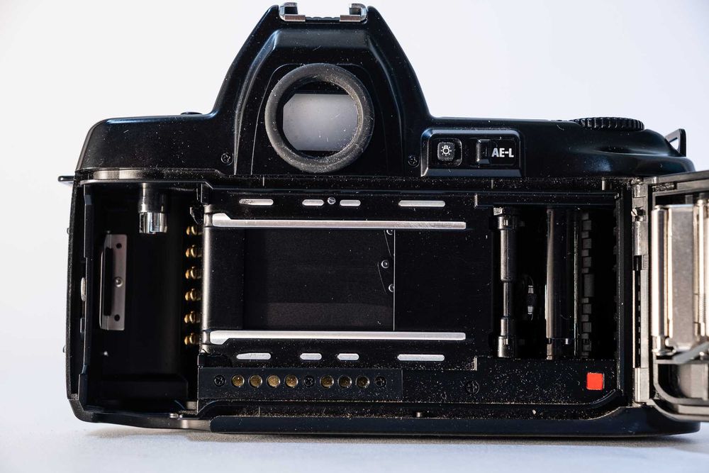 [BDB STAN] aparat analog NIKON F-801s Auto Focus lustrzanka zoom 35-70