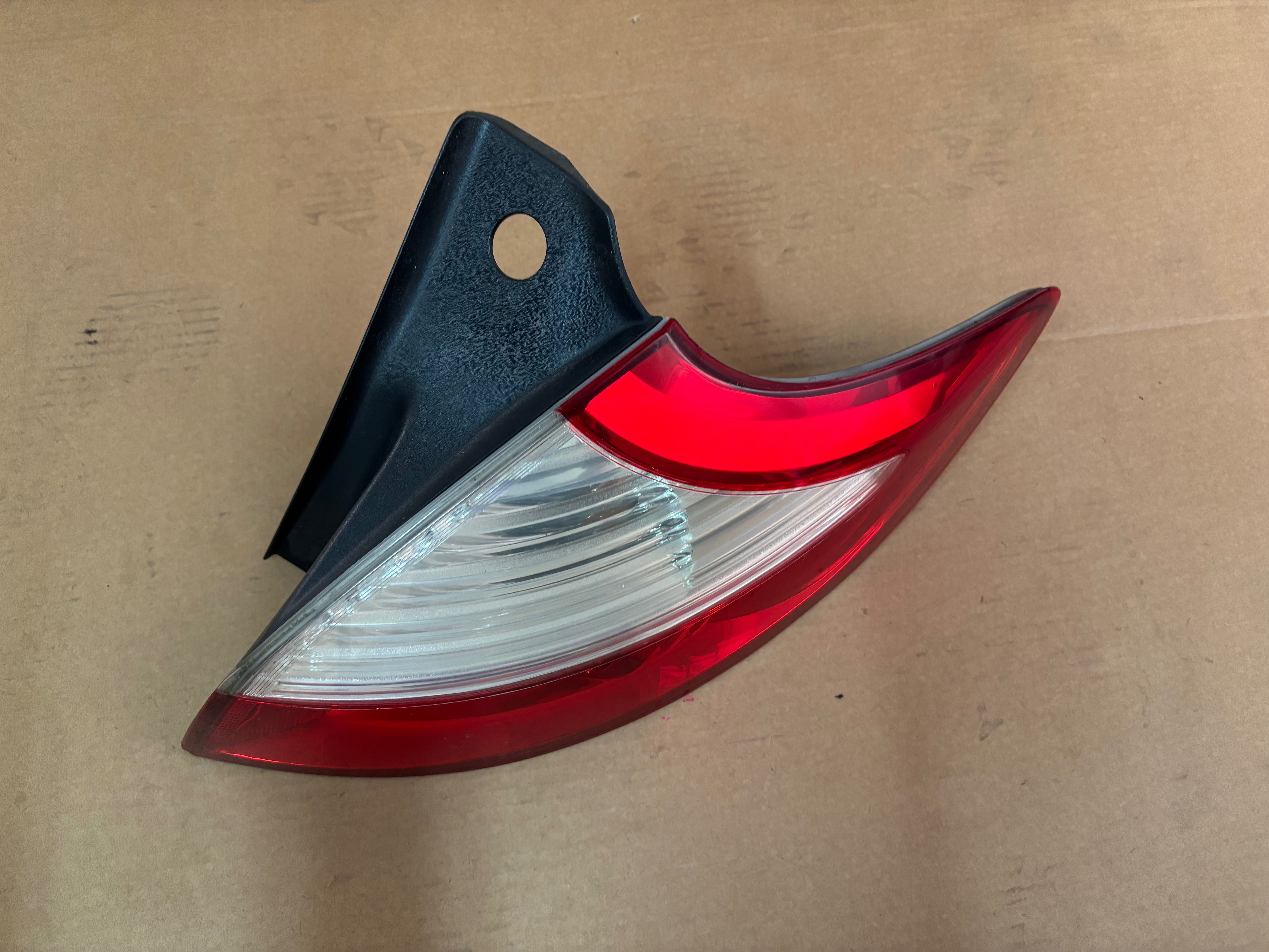 Lampa prawy tył Renault Megane III HB oryginał